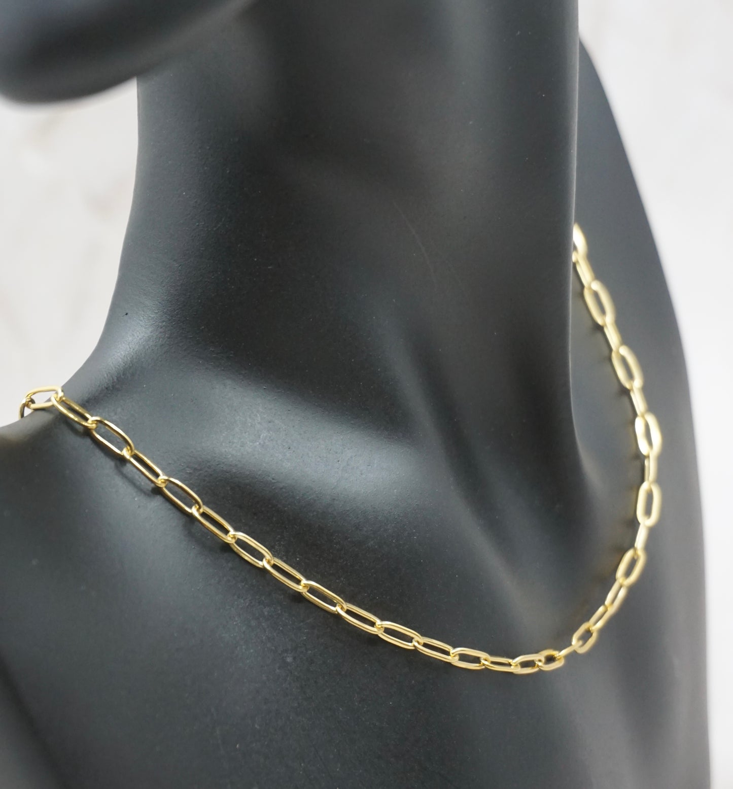 Woman 18k Gold Paper Clip Chain