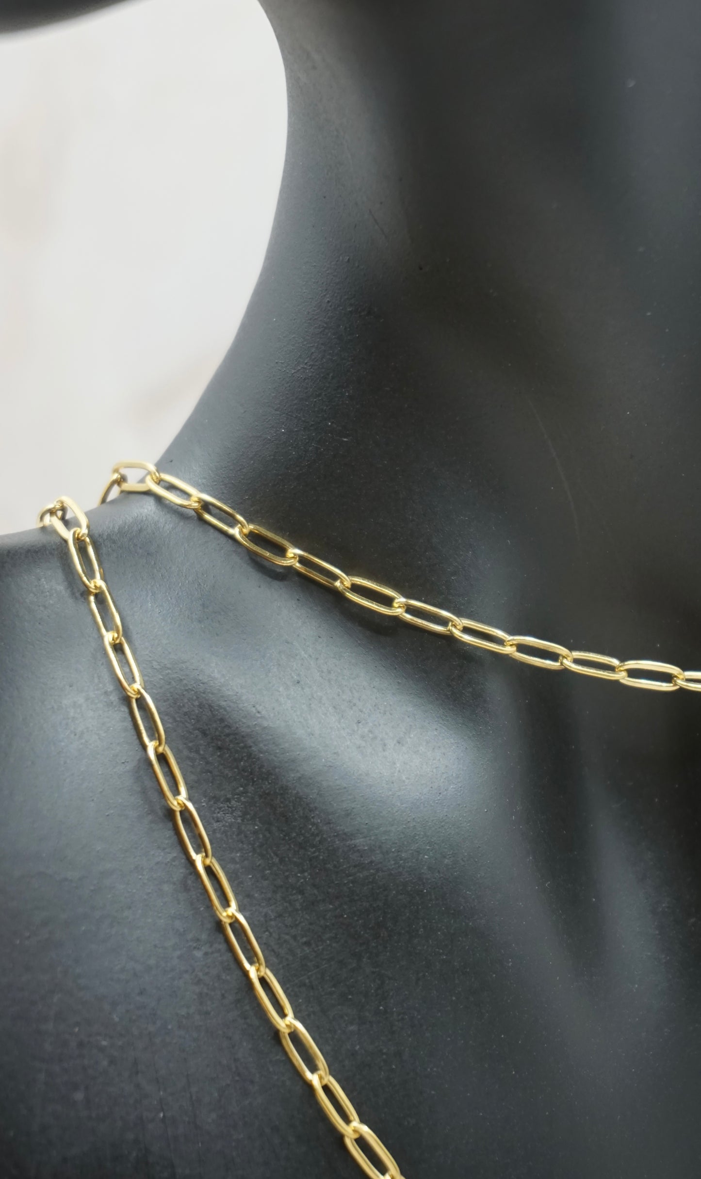 Woman 18k Gold Paper Clip Chain