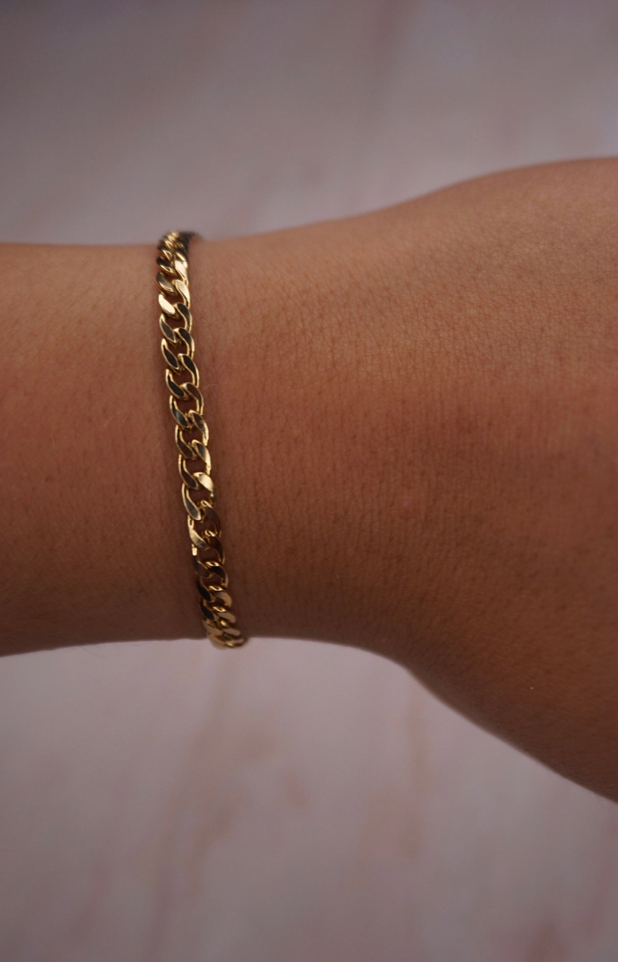 Woman 18K Gold plated thin Cuban link Bracelet