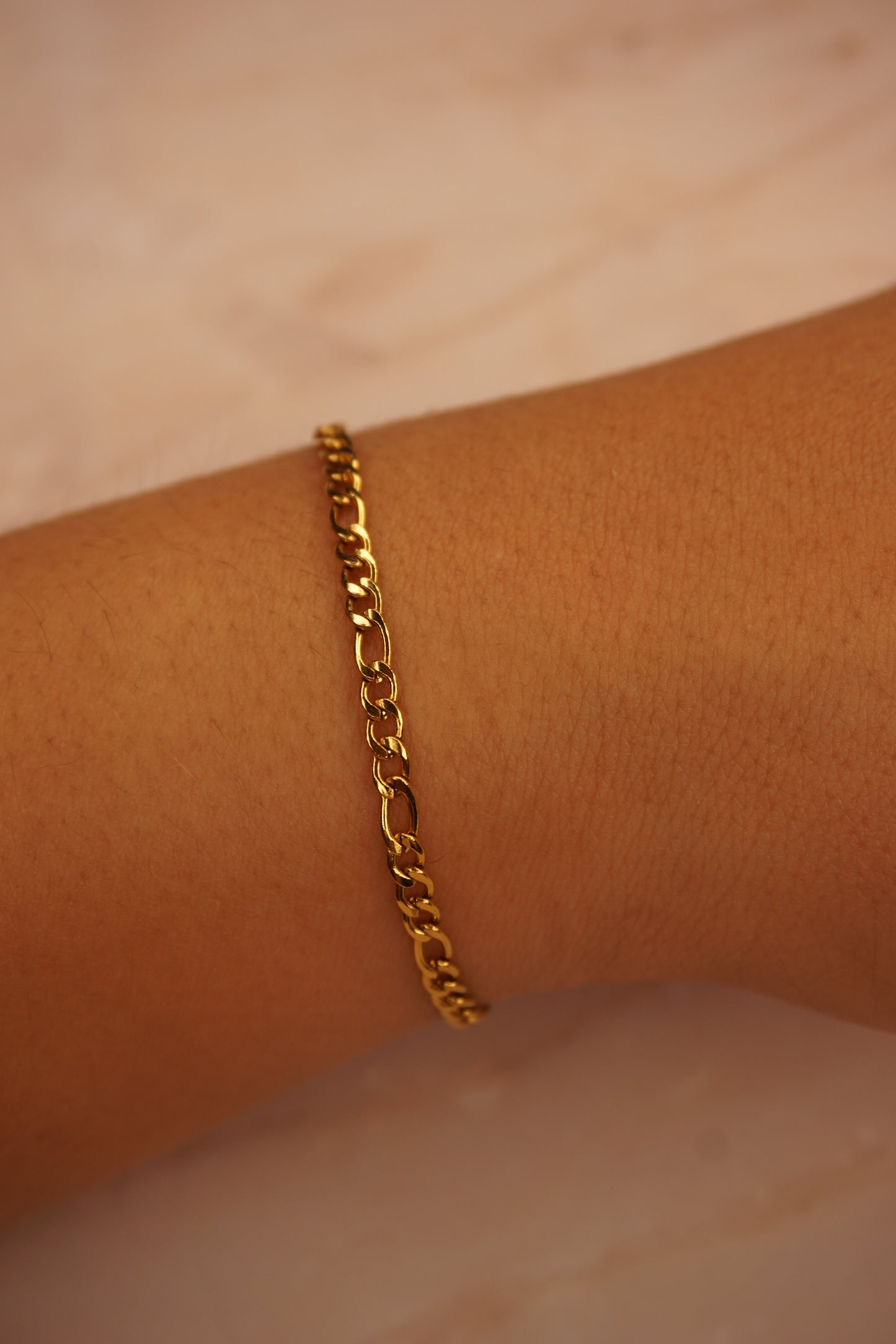 Woman 18K Gold plated Figaro thin Bracelet