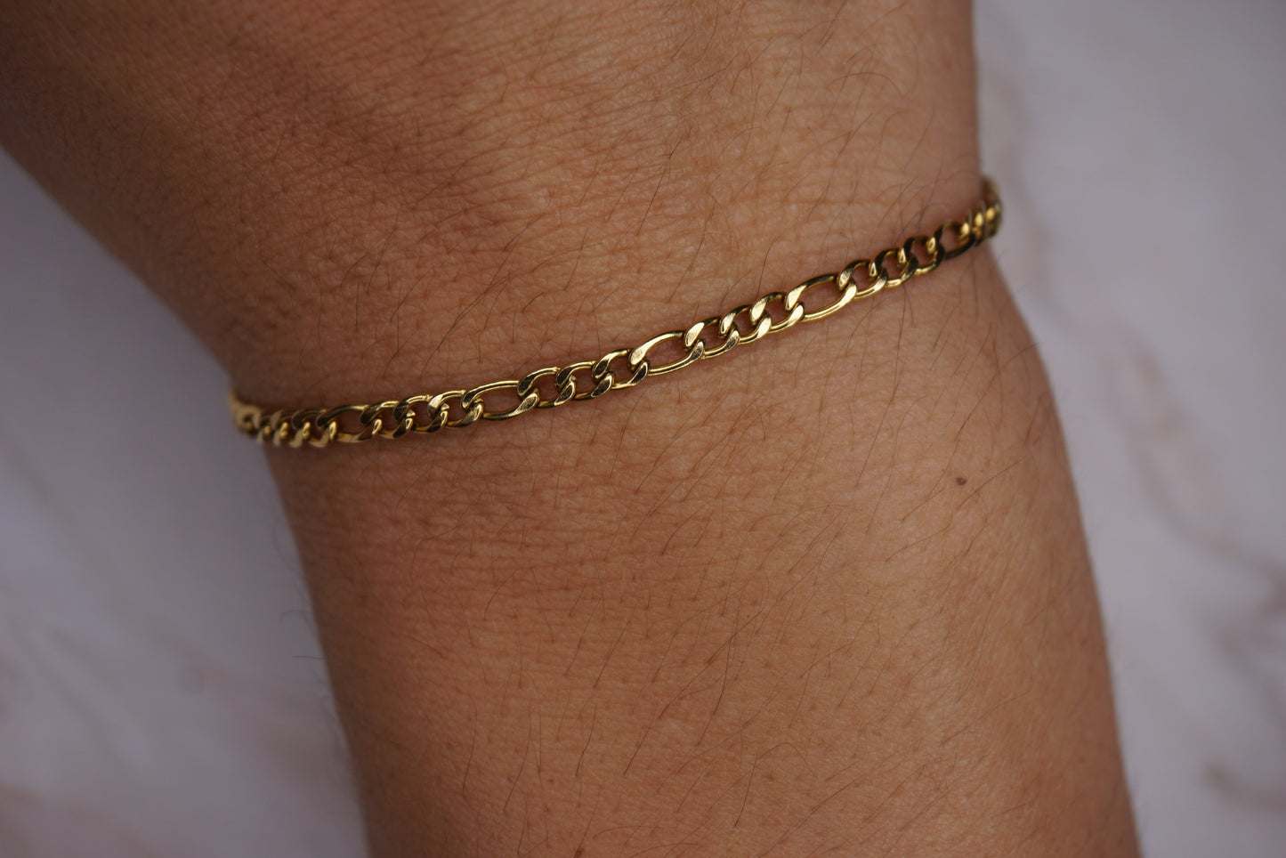 Men 18K Gold plated Figaro thin Bracelet