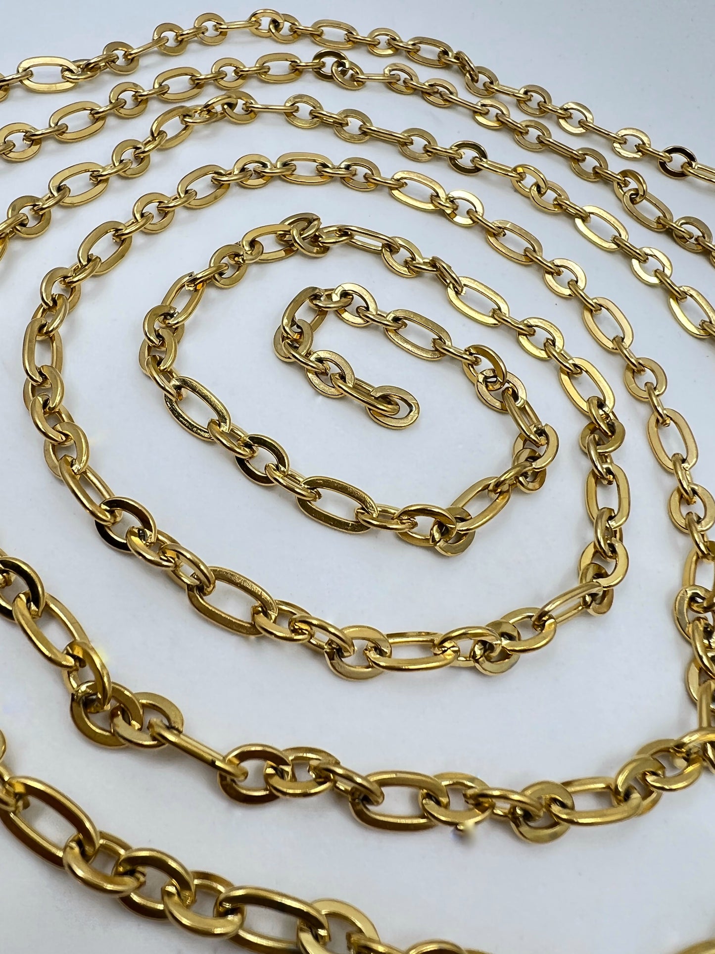 Woman 18K Gold Oval Chain