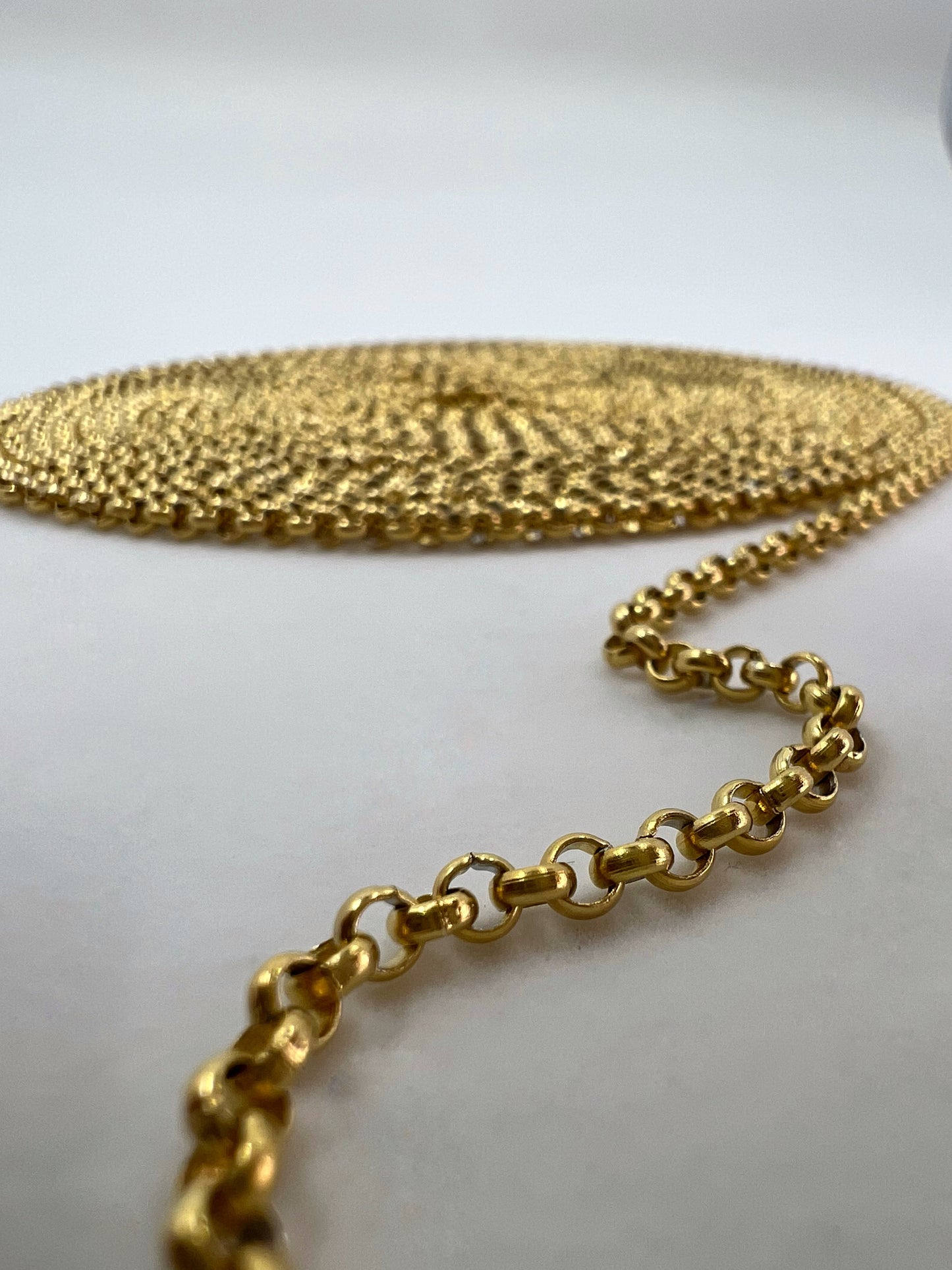 Woman 18k Gold Rolo Chain