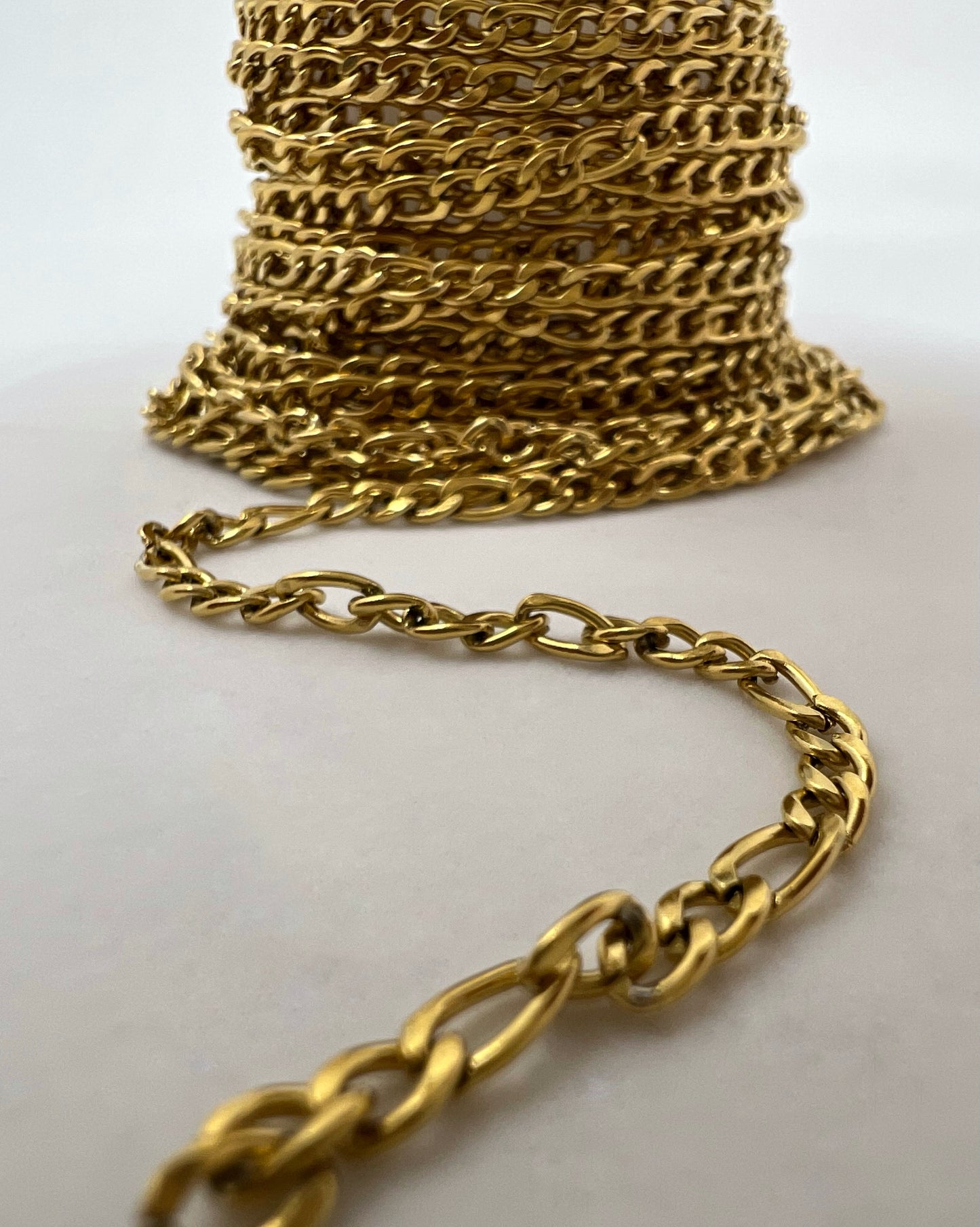 Woman 18K Gold Plated Figaro Thin Chain