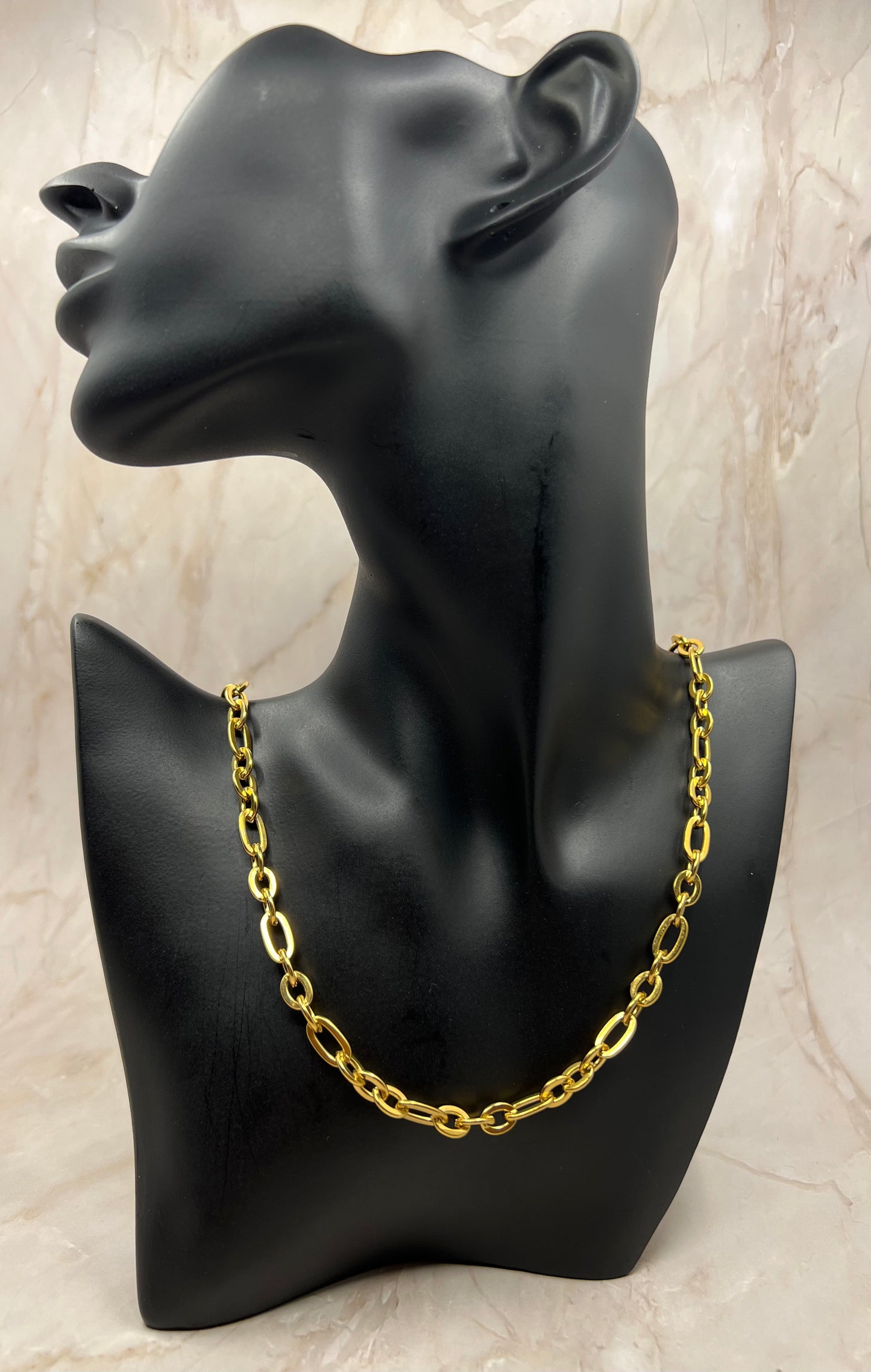 Woman 18K Gold Oval Chain