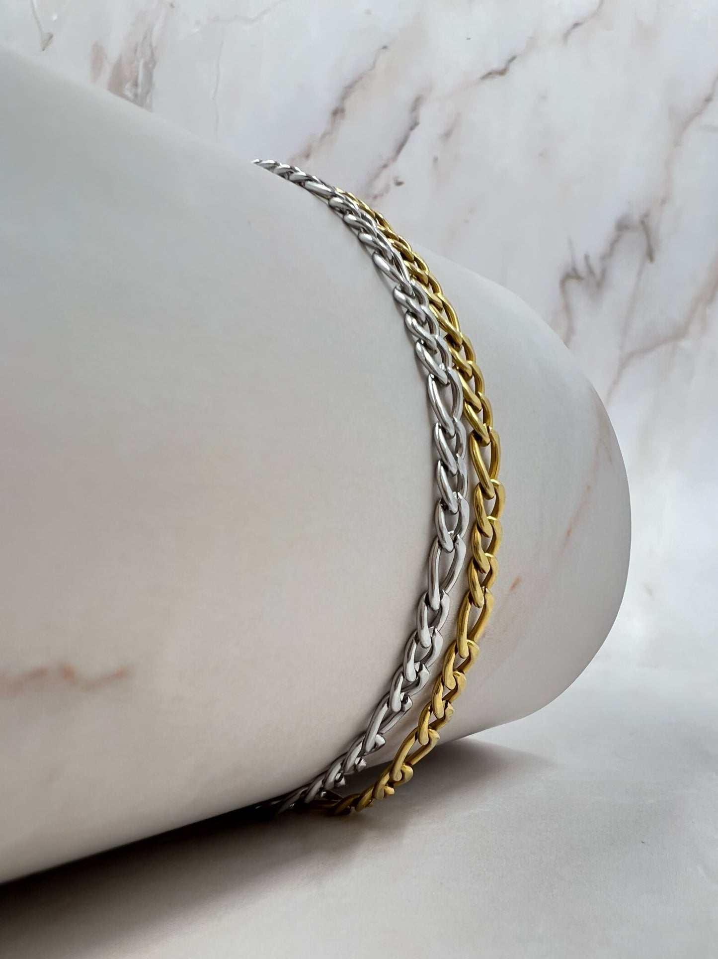 Men 18K Gold plated Figaro thin Bracelet